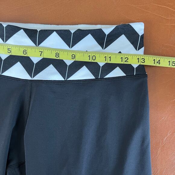 Lululemon Run For Your Life Crop Leggings Black with Chevron White Waist Size 6 - Picture 7 of 11